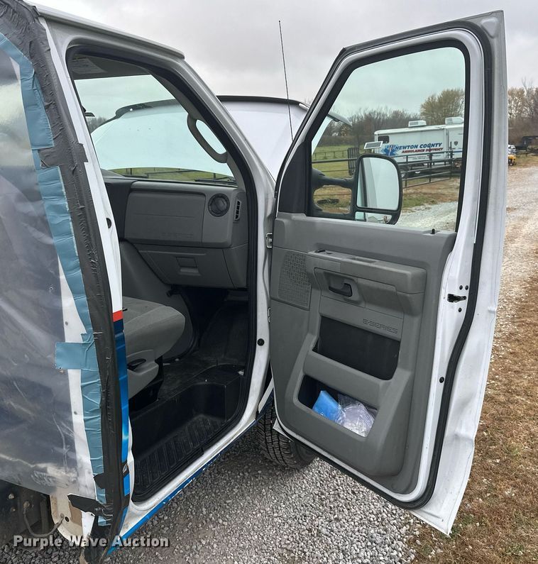 image for item NO9399 2019 Ford E450  van cab and chassis