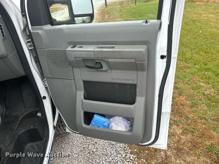 image for item NO9399 2019 Ford E450  van cab and chassis