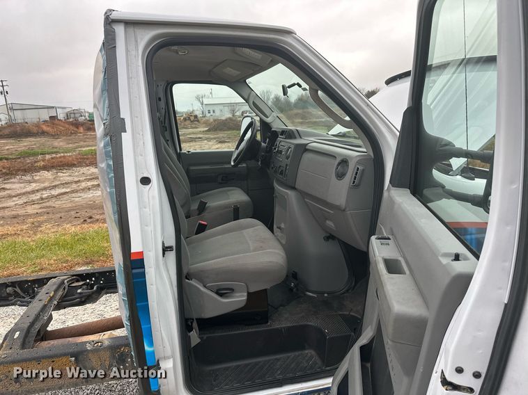 image for item NO9399 2019 Ford E450  van cab and chassis