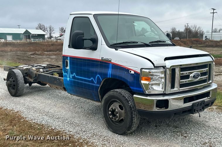 image for item NO9400 2017 Ford E450 Super Duty  van cab and chassis