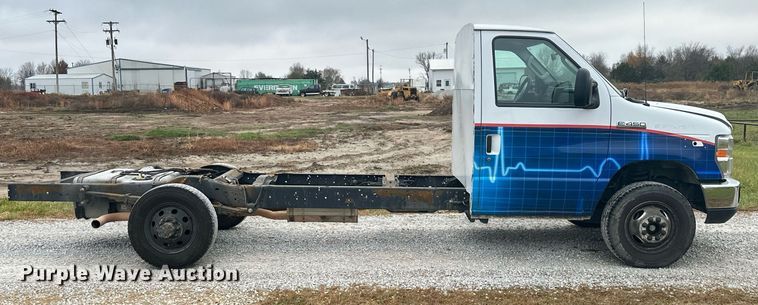 image for item NO9400 2017 Ford E450 Super Duty  van cab and chassis