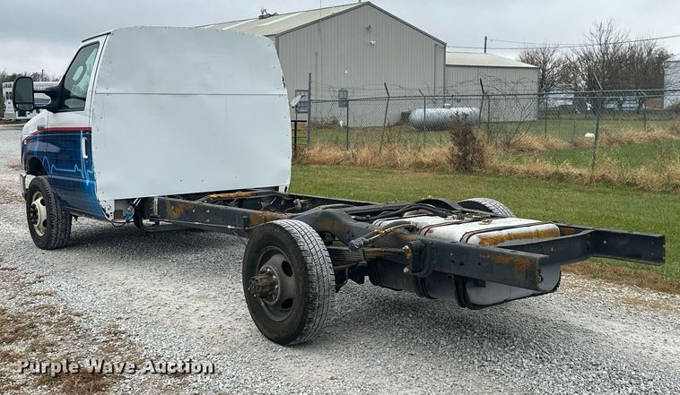 image for item NO9400 2017 Ford E450 Super Duty  van cab and chassis
