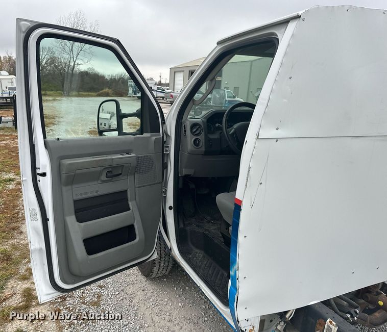 image for item NO9400 2017 Ford E450 Super Duty  van cab and chassis