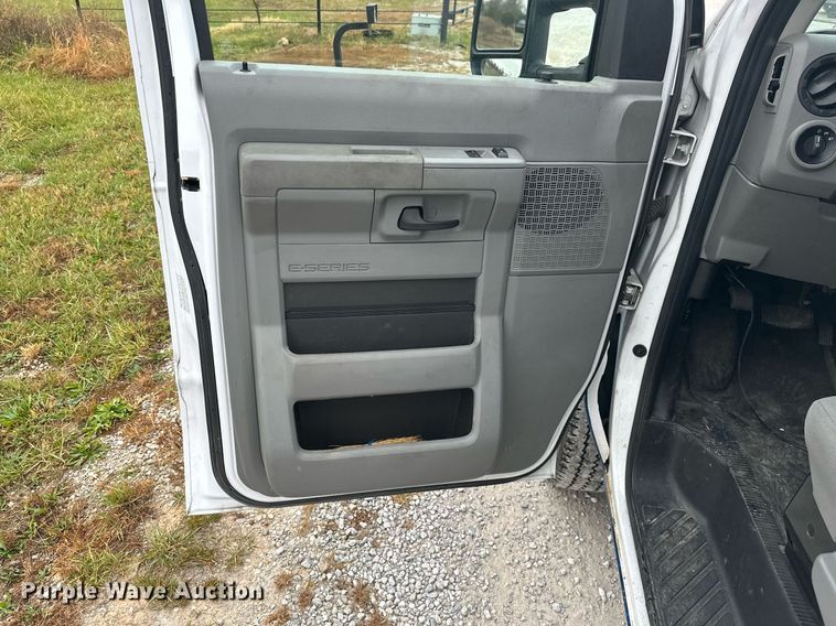 image for item NO9400 2017 Ford E450 Super Duty  van cab and chassis