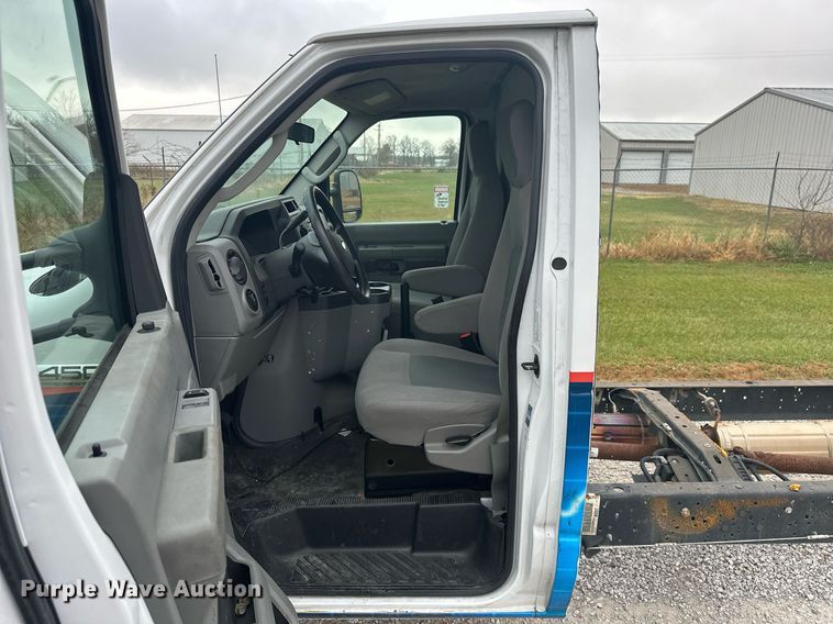 image for item NO9400 2017 Ford E450 Super Duty  van cab and chassis