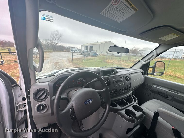image for item NO9400 2017 Ford E450 Super Duty  van cab and chassis