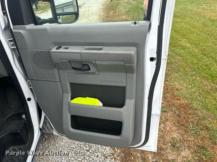 image for item NO9400 2017 Ford E450 Super Duty  van cab and chassis