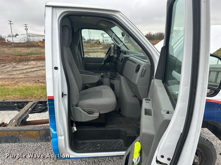 image for item NO9400 2017 Ford E450 Super Duty  van cab and chassis