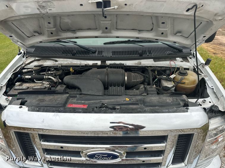 image for item NO9400 2017 Ford E450 Super Duty  van cab and chassis