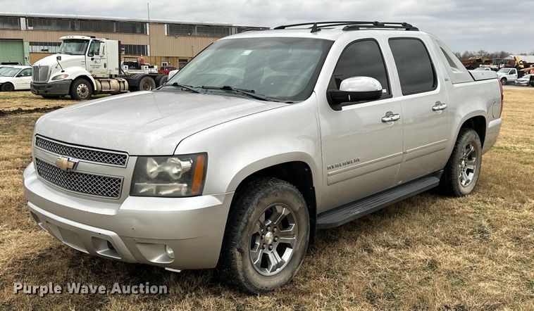 image for item NO9408 2011 Chevrolet Avalanche  pickup truck