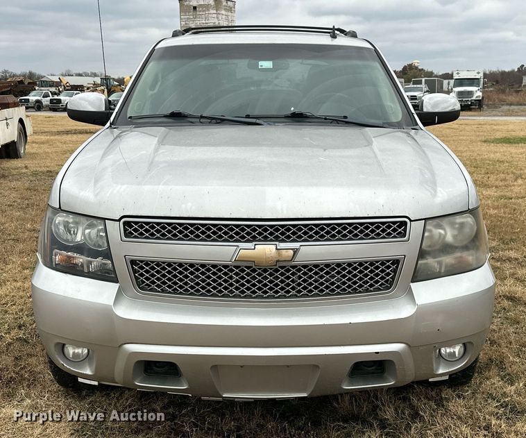 image for item NO9408 2011 Chevrolet Avalanche  pickup truck