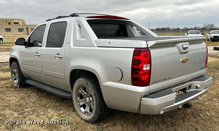 image for item NO9408 2011 Chevrolet Avalanche  pickup truck