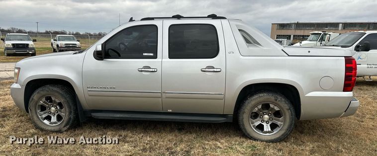 image for item NO9408 2011 Chevrolet Avalanche  pickup truck