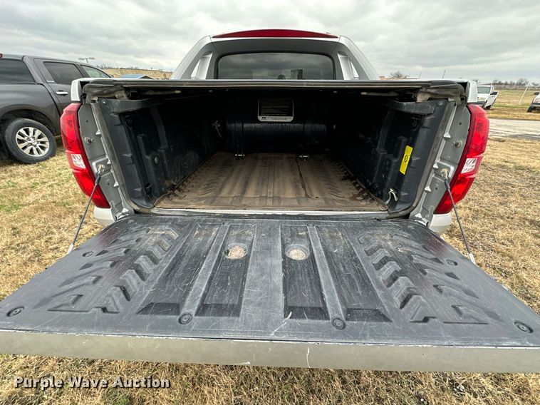 image for item NO9408 2011 Chevrolet Avalanche  pickup truck