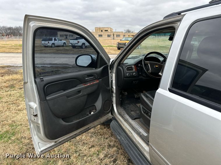 image for item NO9408 2011 Chevrolet Avalanche  pickup truck