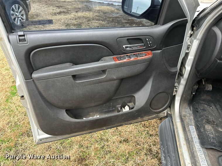 image for item NO9408 2011 Chevrolet Avalanche  pickup truck