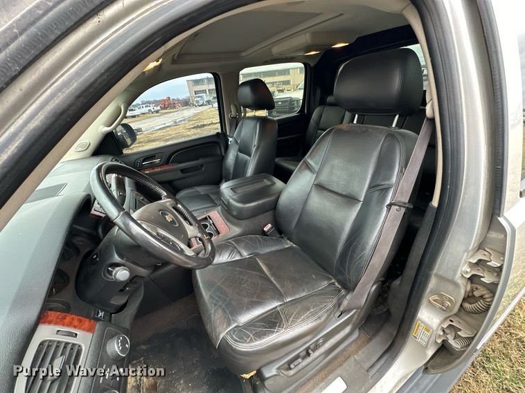 image for item NO9408 2011 Chevrolet Avalanche  pickup truck