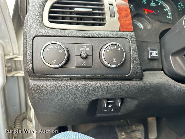 image for item NO9408 2011 Chevrolet Avalanche  pickup truck