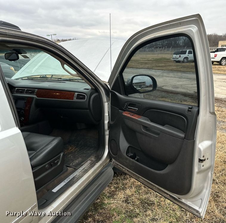 image for item NO9408 2011 Chevrolet Avalanche  pickup truck