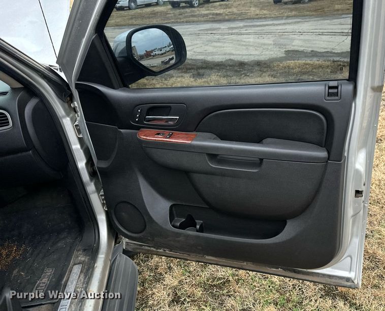 image for item NO9408 2011 Chevrolet Avalanche  pickup truck