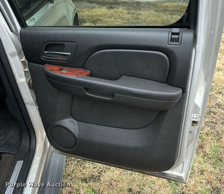 image for item NO9408 2011 Chevrolet Avalanche  pickup truck