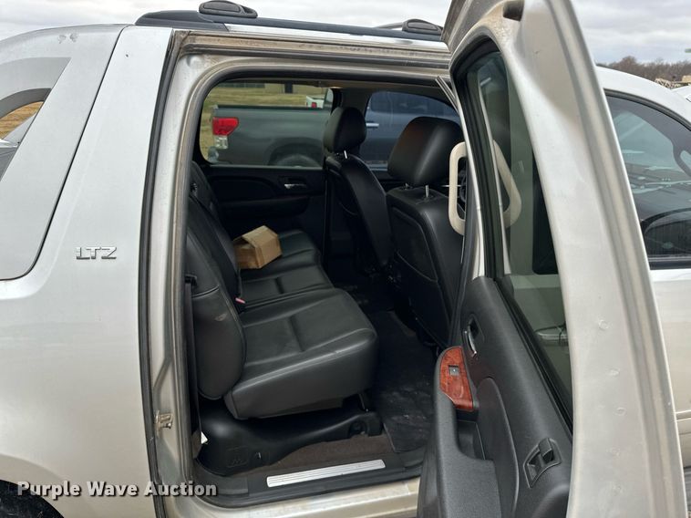 image for item NO9408 2011 Chevrolet Avalanche  pickup truck