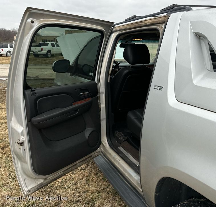 image for item NO9408 2011 Chevrolet Avalanche  pickup truck