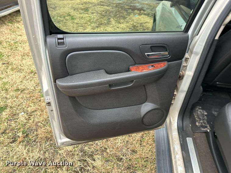 image for item NO9408 2011 Chevrolet Avalanche  pickup truck