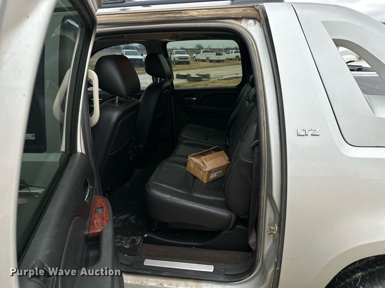 image for item NO9408 2011 Chevrolet Avalanche  pickup truck