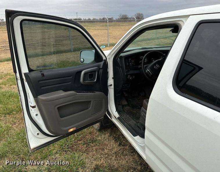 image for item NO9414 2011 Honda Ridgeline  pickup truck