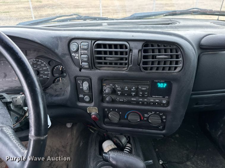 image for item NO9415 2000 GMC Jimmy  SUV