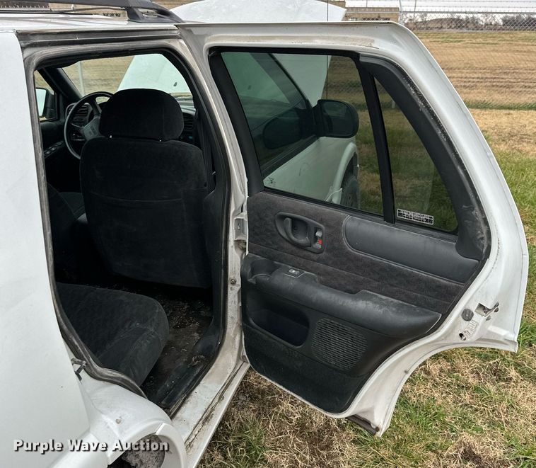 image for item NO9415 2000 GMC Jimmy  SUV