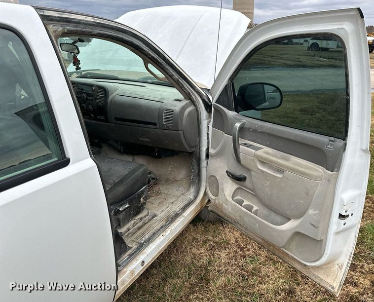 image for item NO9422 2012 Chevrolet Silverado 1500  Ext. Cab pickup truck