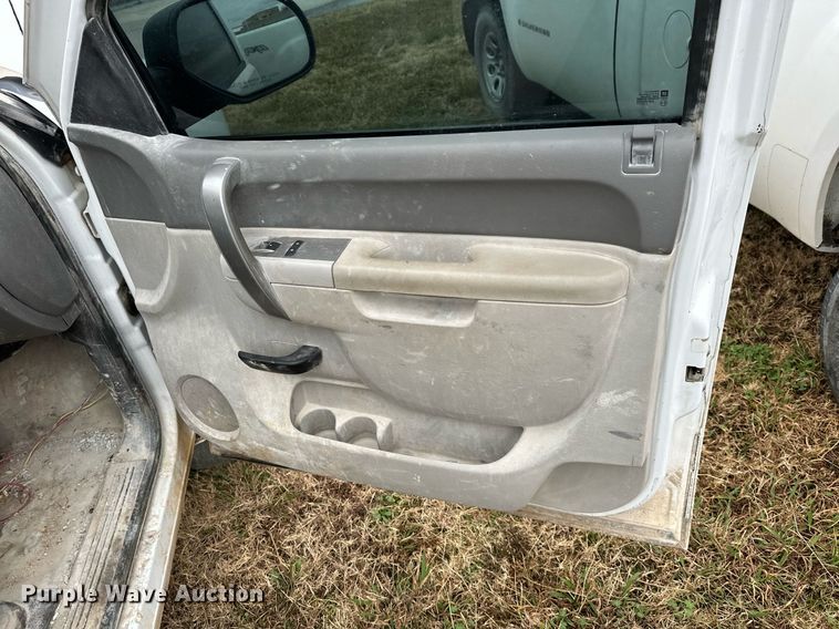 image for item NO9422 2012 Chevrolet Silverado 1500  Ext. Cab pickup truck