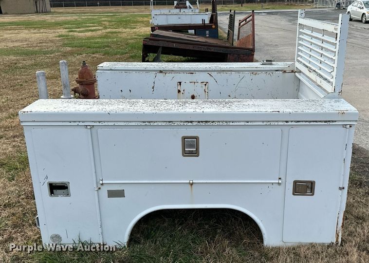 image for item NO9428 Utility bed