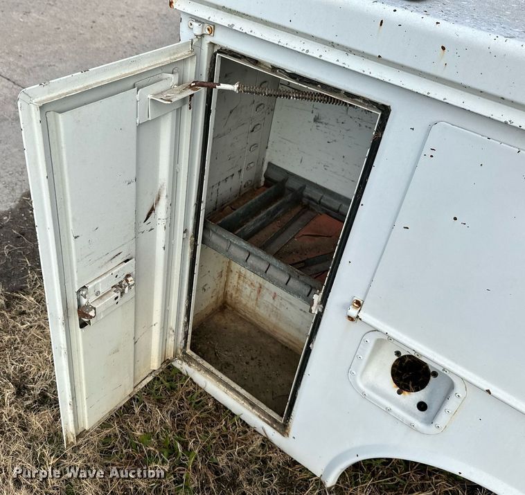 image for item NO9428 Utility bed