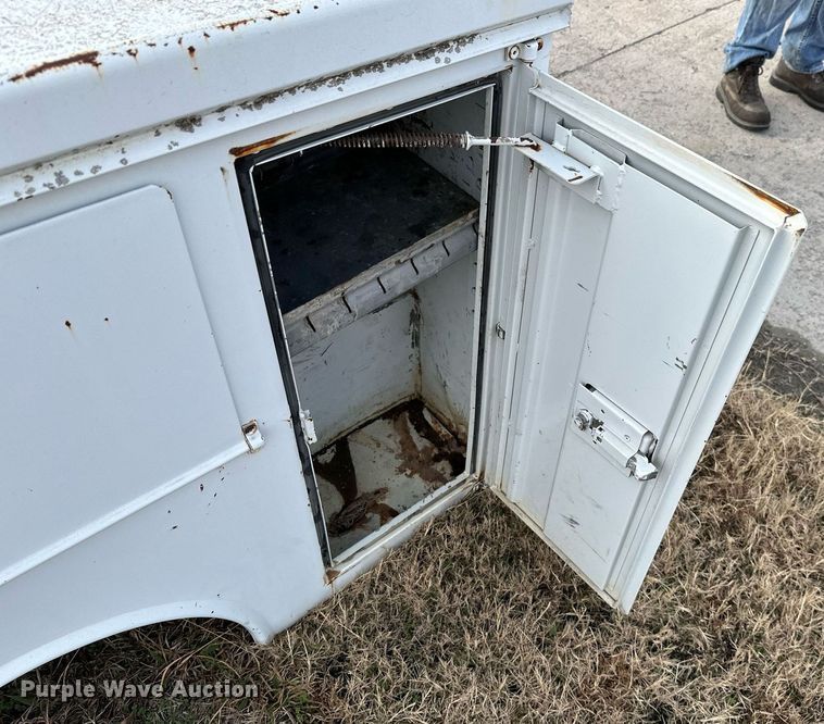 image for item NO9428 Utility bed