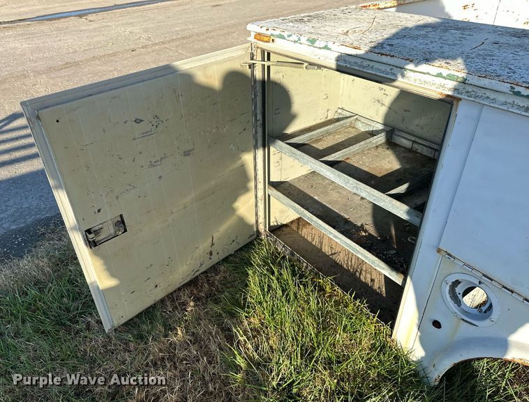 image for item NO9432 Utility bed