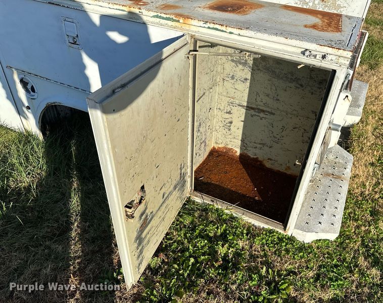 image for item NO9432 Utility bed