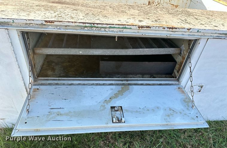 image for item NO9432 Utility bed