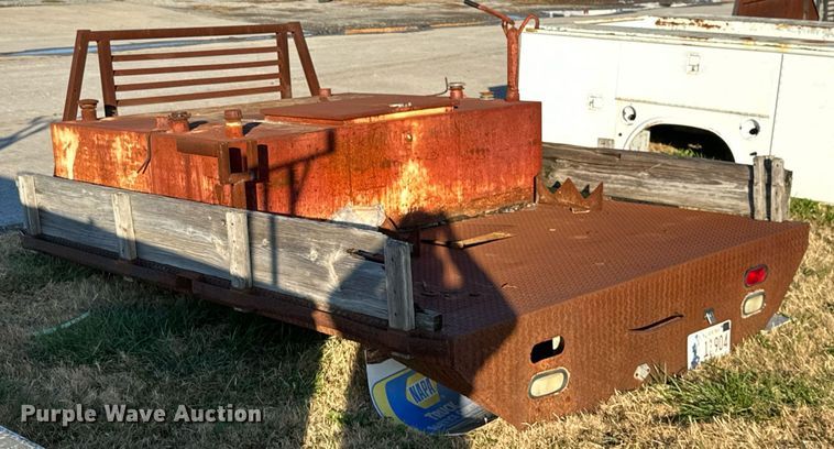 image for item NO9433 Flatbed