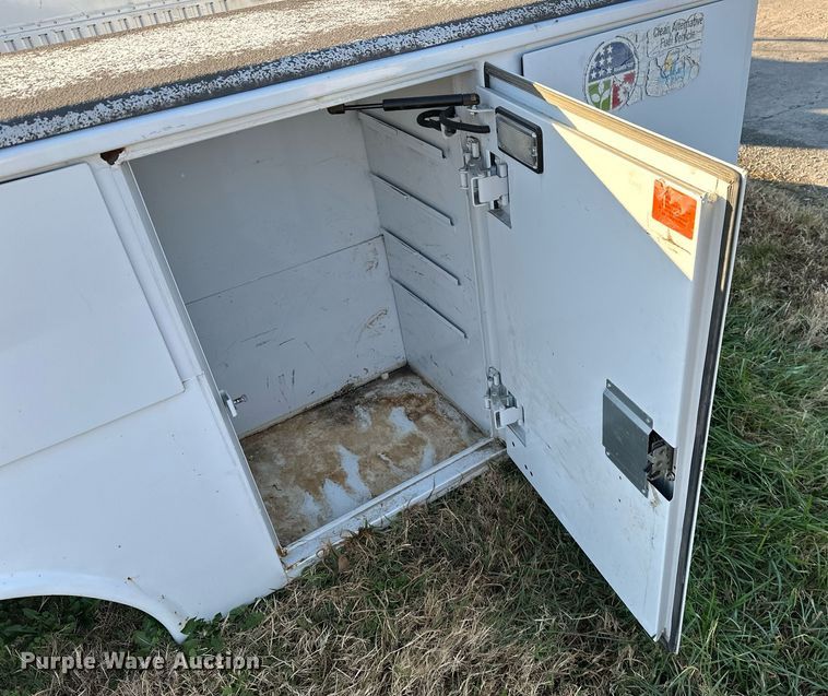 image for item NO9434 Utility bed