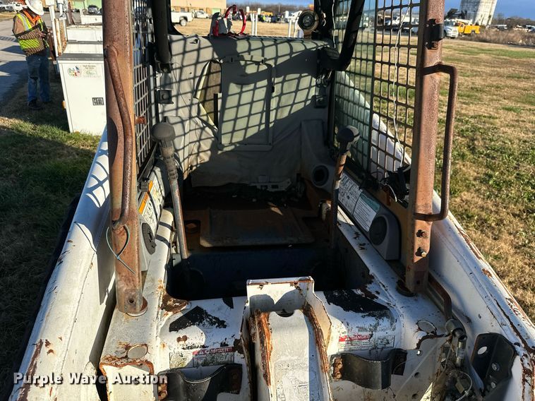 image for item NO9435 2000 Bobcat 864  tracked skid steer loader