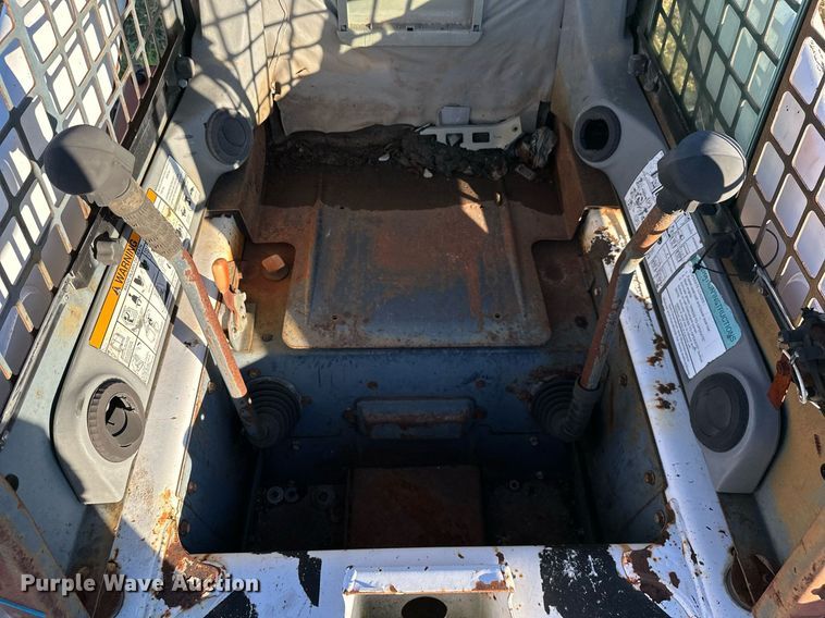 image for item NO9435 2000 Bobcat 864  tracked skid steer loader