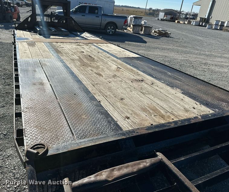 image for item NO9474 2015 Starlite 25TDGNDV-LP  equipment trailer