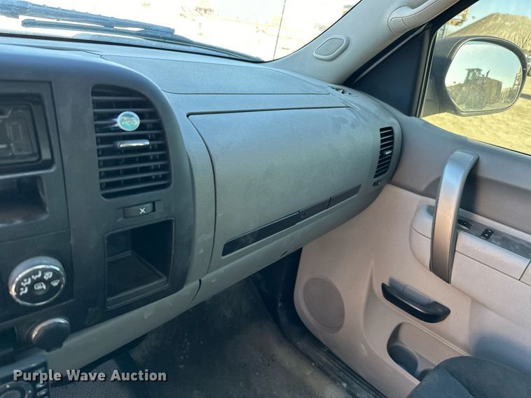 image for item NO9485 2013 Chevrolet Silverado 1500  Crew Cab pickup truck