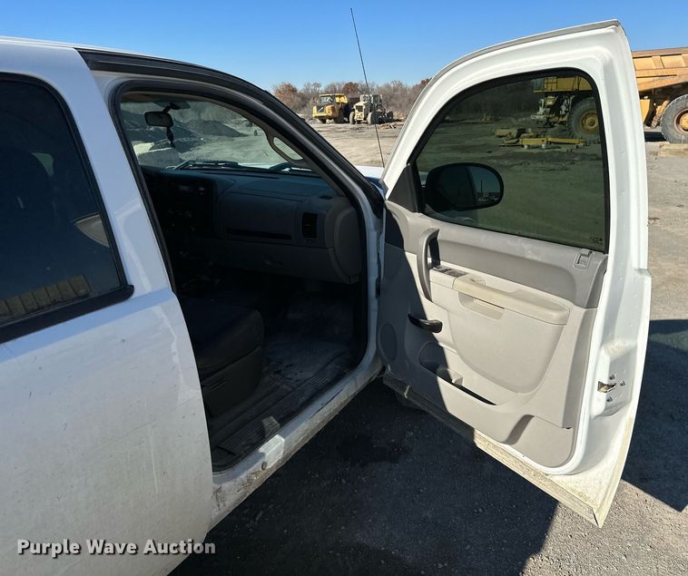 image for item NO9485 2013 Chevrolet Silverado 1500  Crew Cab pickup truck