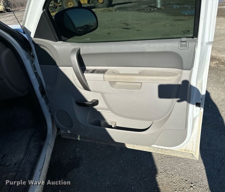 image for item NO9485 2013 Chevrolet Silverado 1500  Crew Cab pickup truck