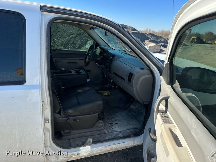 image for item NO9485 2013 Chevrolet Silverado 1500  Crew Cab pickup truck