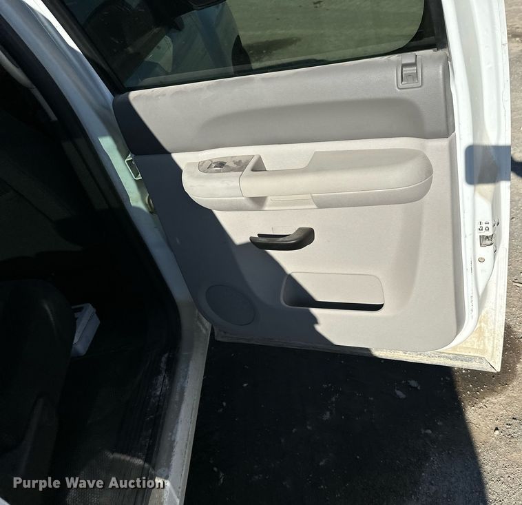 image for item NO9485 2013 Chevrolet Silverado 1500  Crew Cab pickup truck